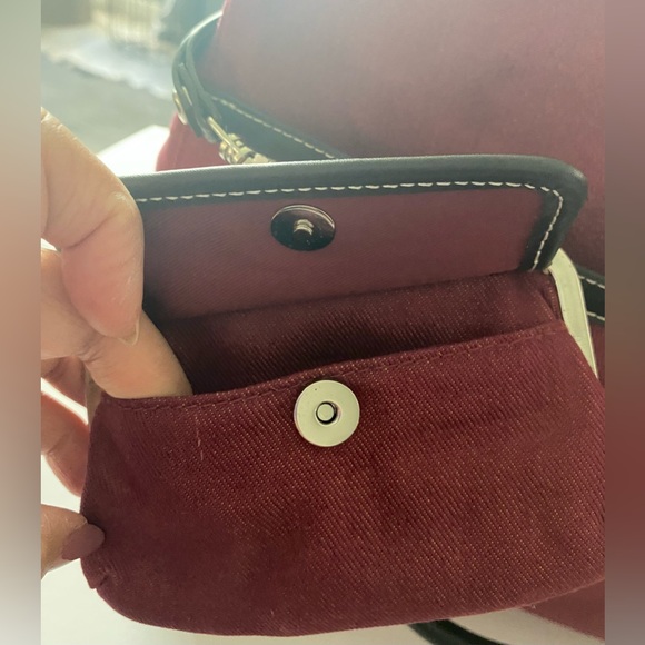 Etienne Aigner Red Tote Bag with Structured Design and Gold Hardware - Picture 7 of 16